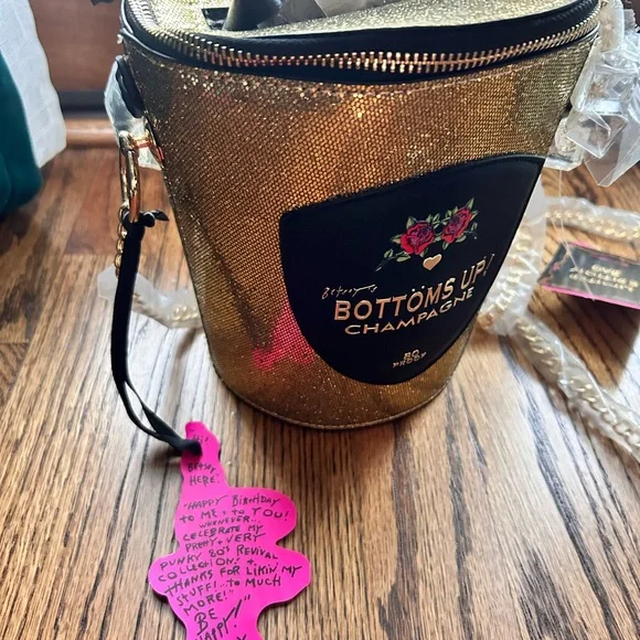 NWT Limited Edition Betsey Johnson Bottoms Up! Gold Champagne Bucket Bag - Picture 4 of 5
